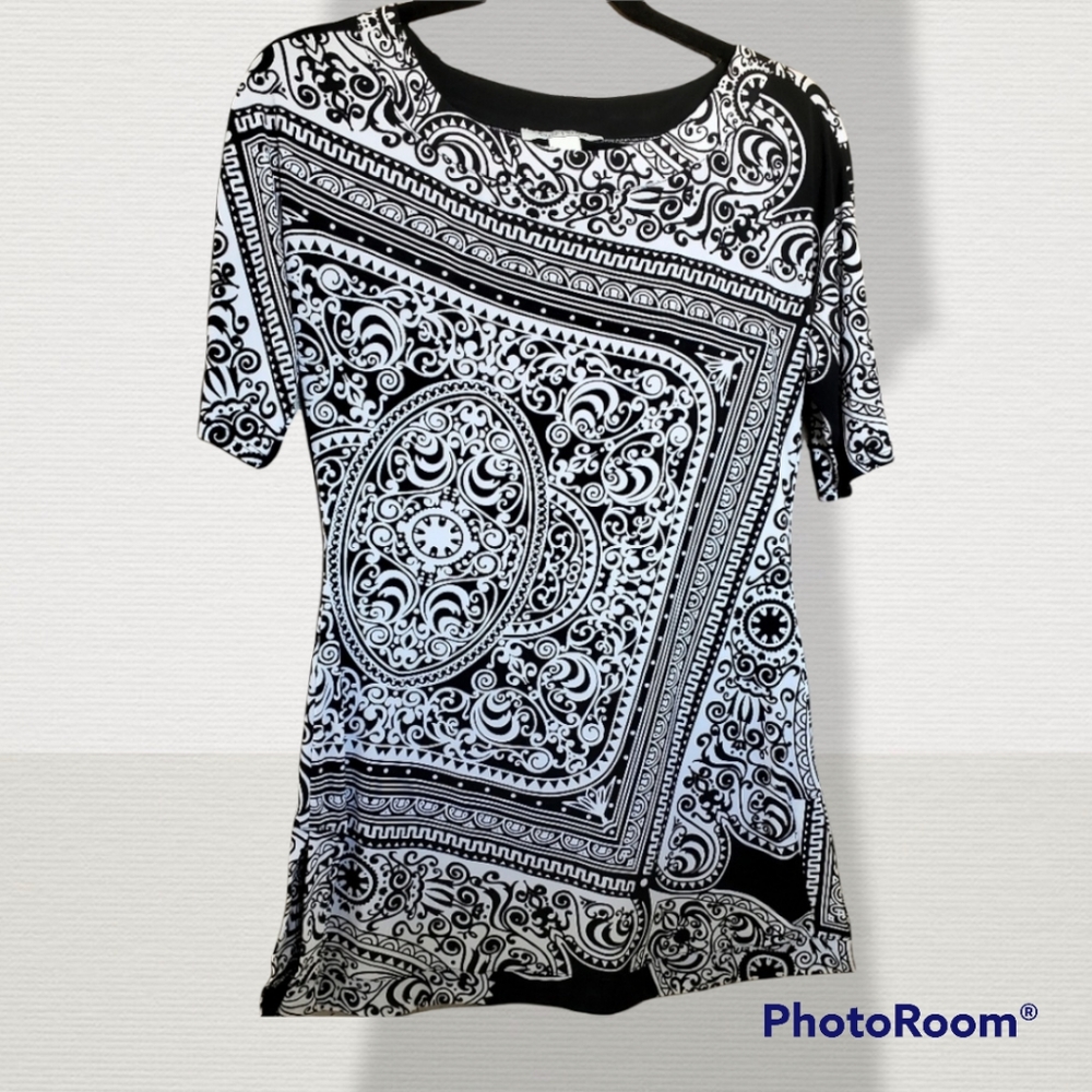 Love this!! ❤ White House Black Market top